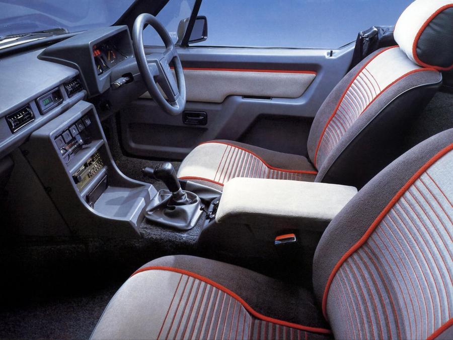 Интерьер Reliant Scimitar SST 1990 года  (фото 4 из 6)